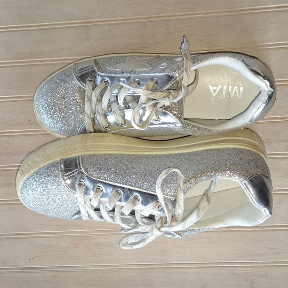 Mia Kids Lace-Up Fun Sparkle Glittery Silver Metallic Sneakers - Picture 2 of 10